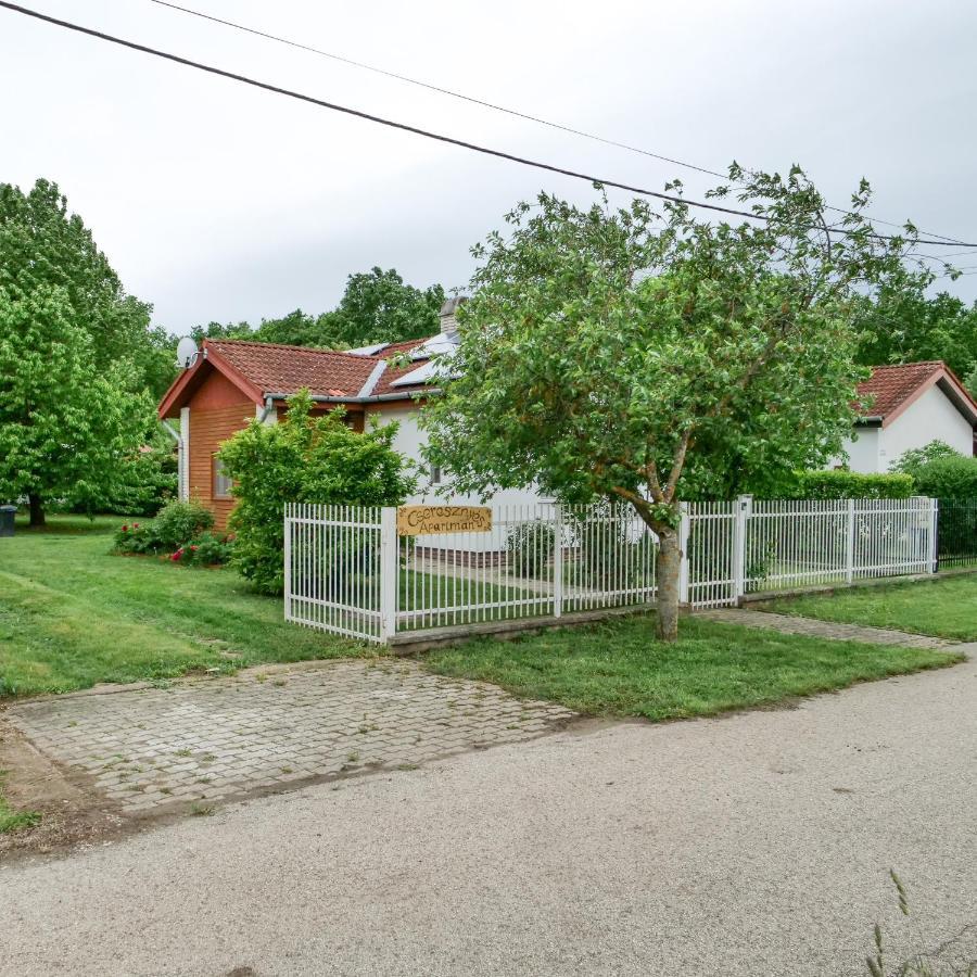 Cseresznyes Apartman Berekfurdo Luaran gambar