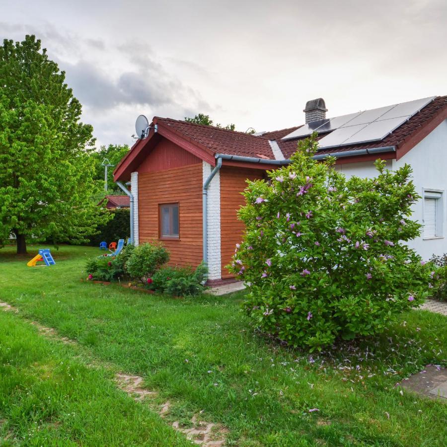 Cseresznyes Apartman Berekfurdo Luaran gambar