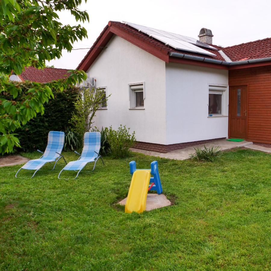 Cseresznyes Apartman Berekfurdo Luaran gambar